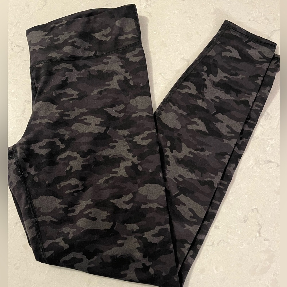EXCELLENT CONDITION Fabletics Camo Crop Leggings